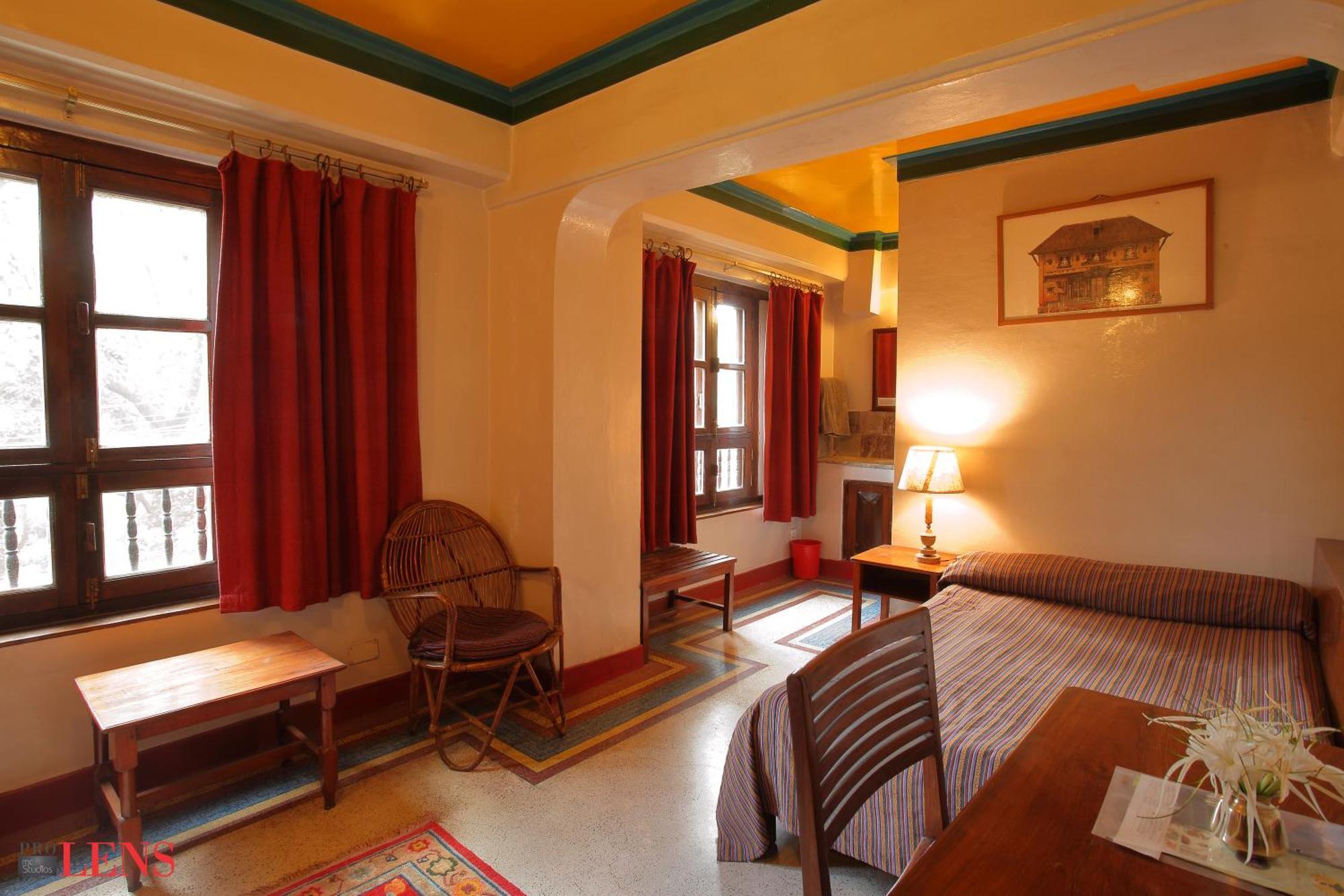 Vajra Hotel Катманду Экстерьер фото