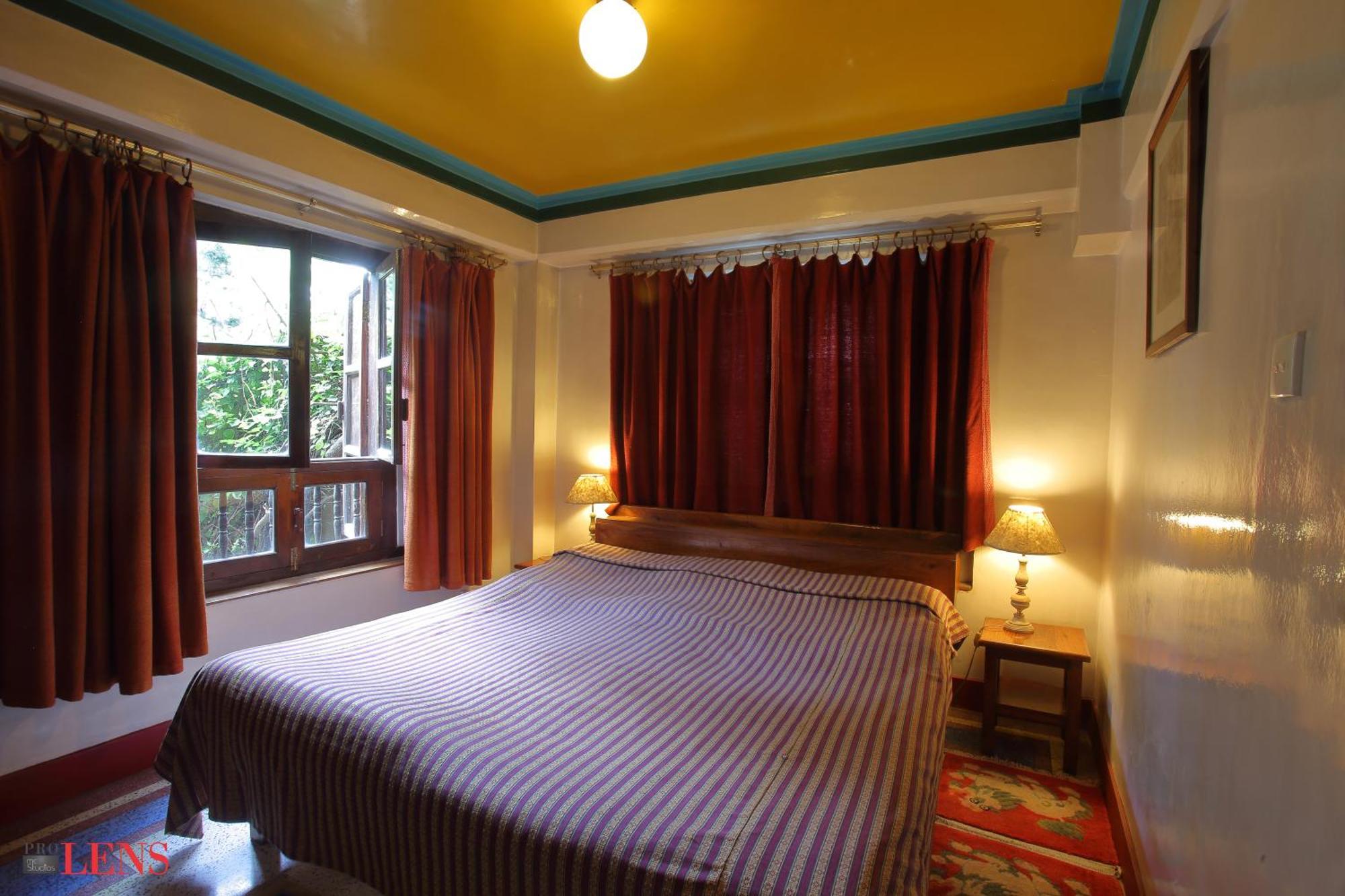 Vajra Hotel Катманду Экстерьер фото